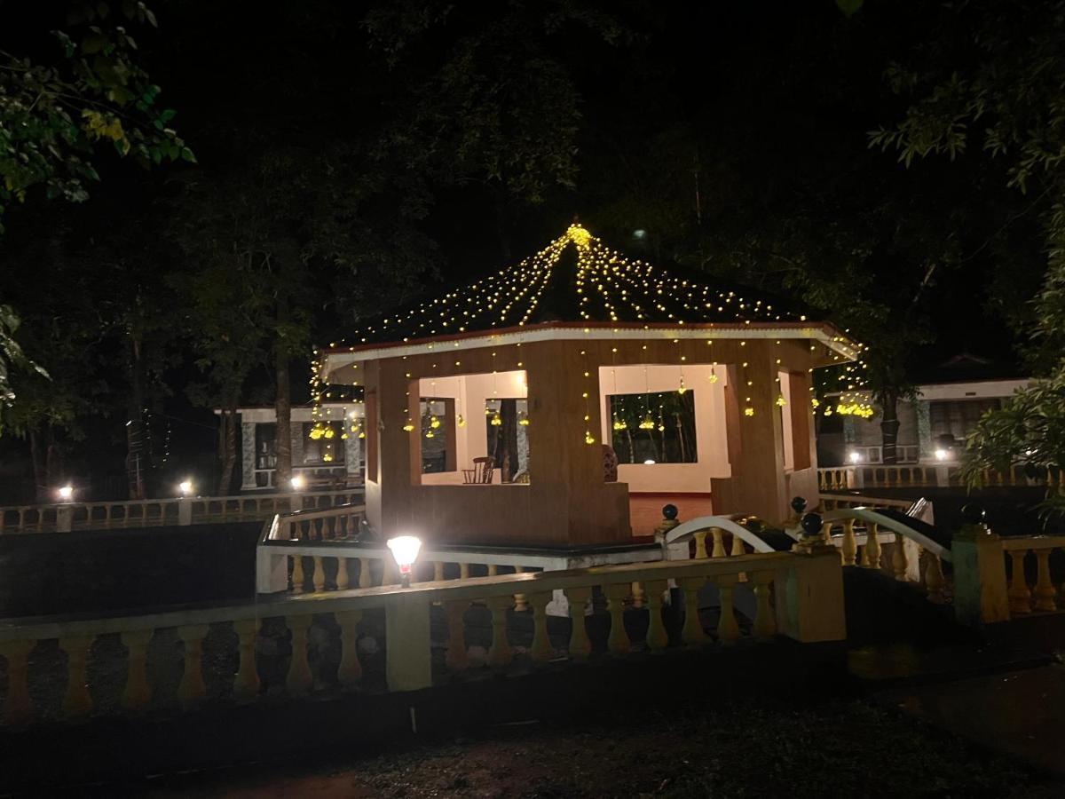 Thrissur Surya Eco And Wedding Resort מראה חיצוני תמונה