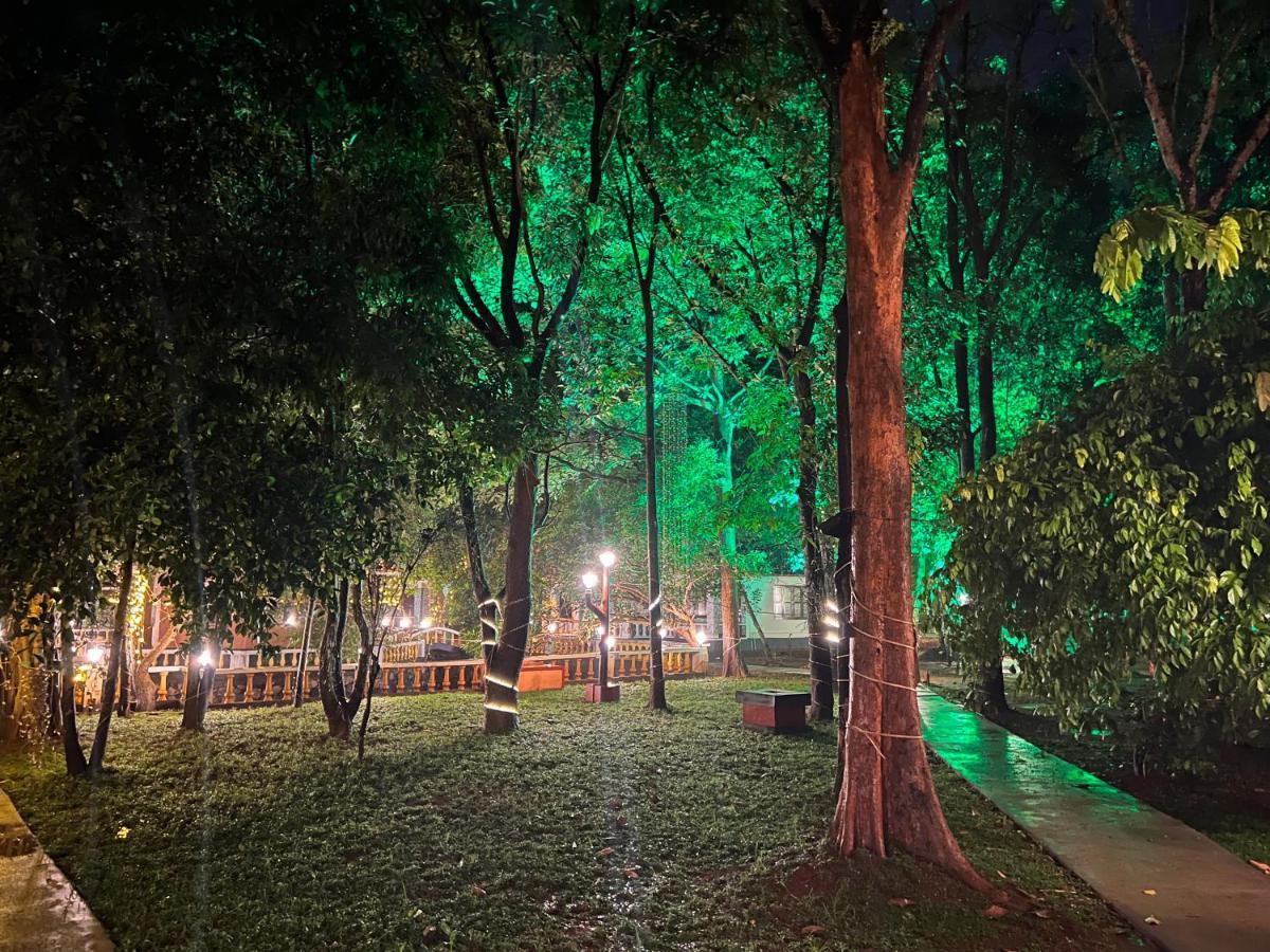 Thrissur Surya Eco And Wedding Resort מראה חיצוני תמונה