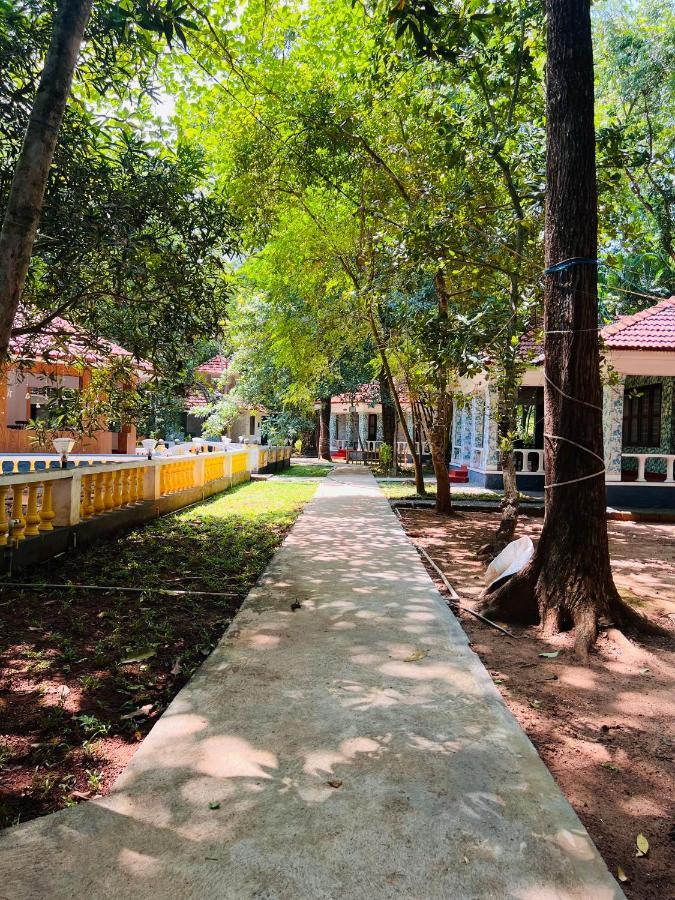 Thrissur Surya Eco And Wedding Resort מראה חיצוני תמונה
